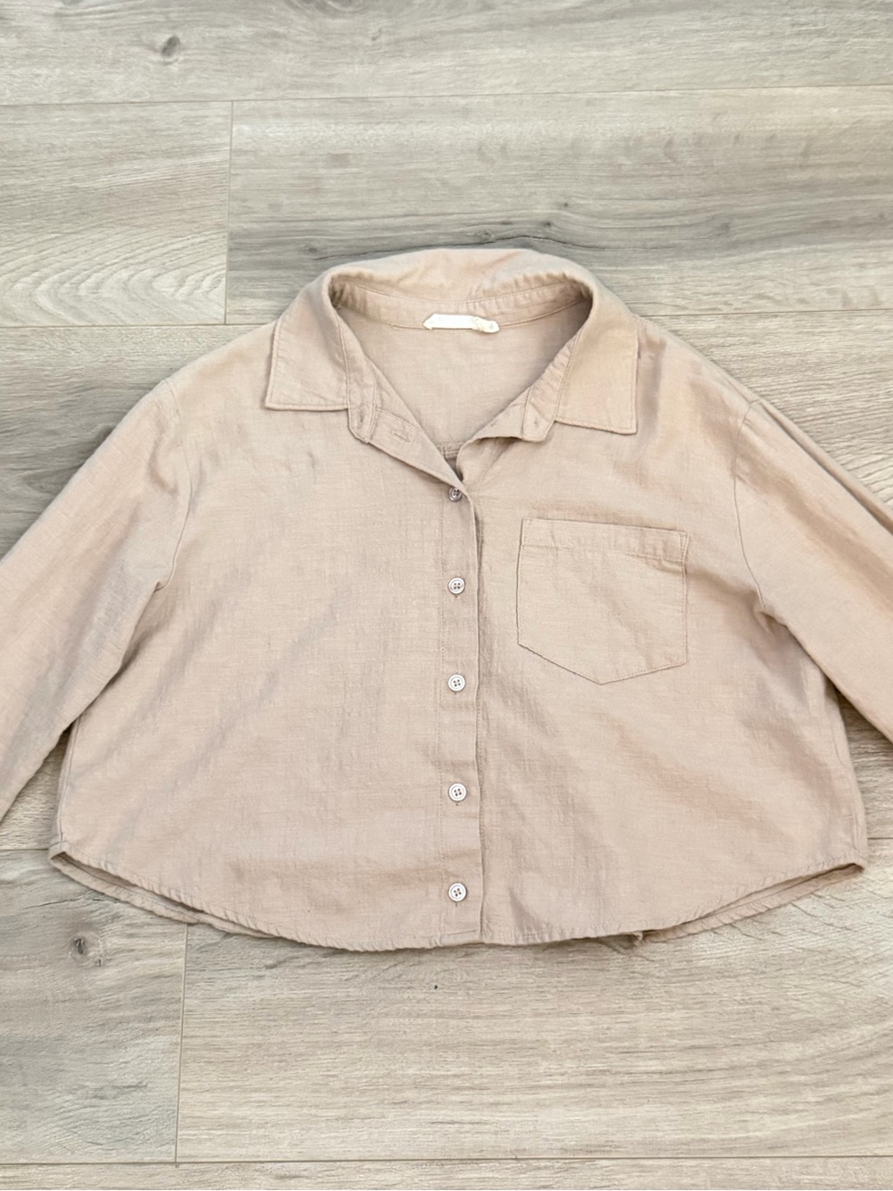 Button-Front Cropped Shirt Jacket in Light Beige